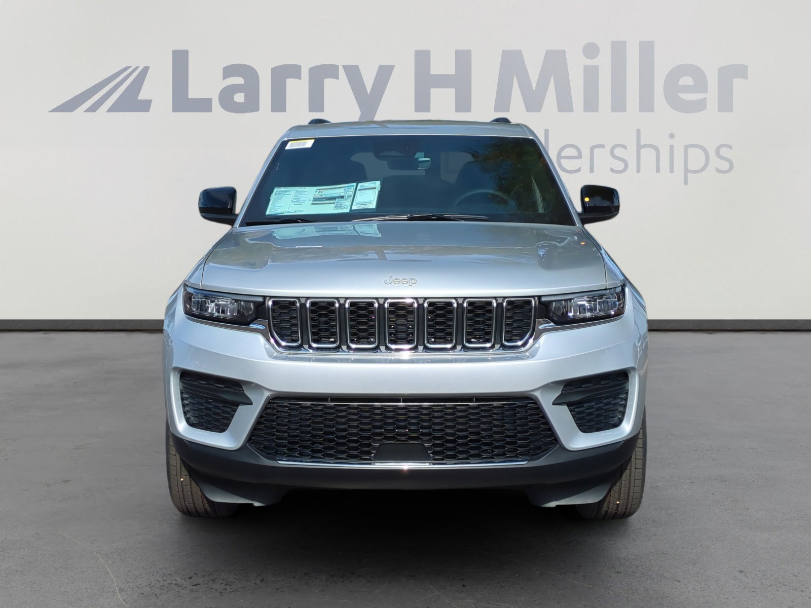 New 2026 Jeep Grand Cherokee Laredo image 8