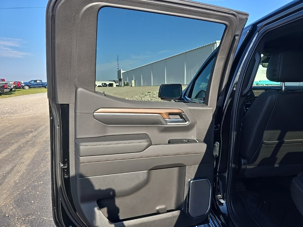 Used 2024 Chevrolet Silverado 1500 High Country w/ High Country Premium Package image 16
