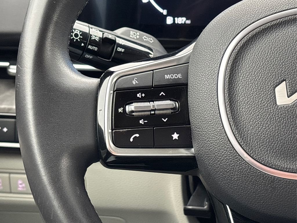 Used 2024 Kia Carnival SX image 38