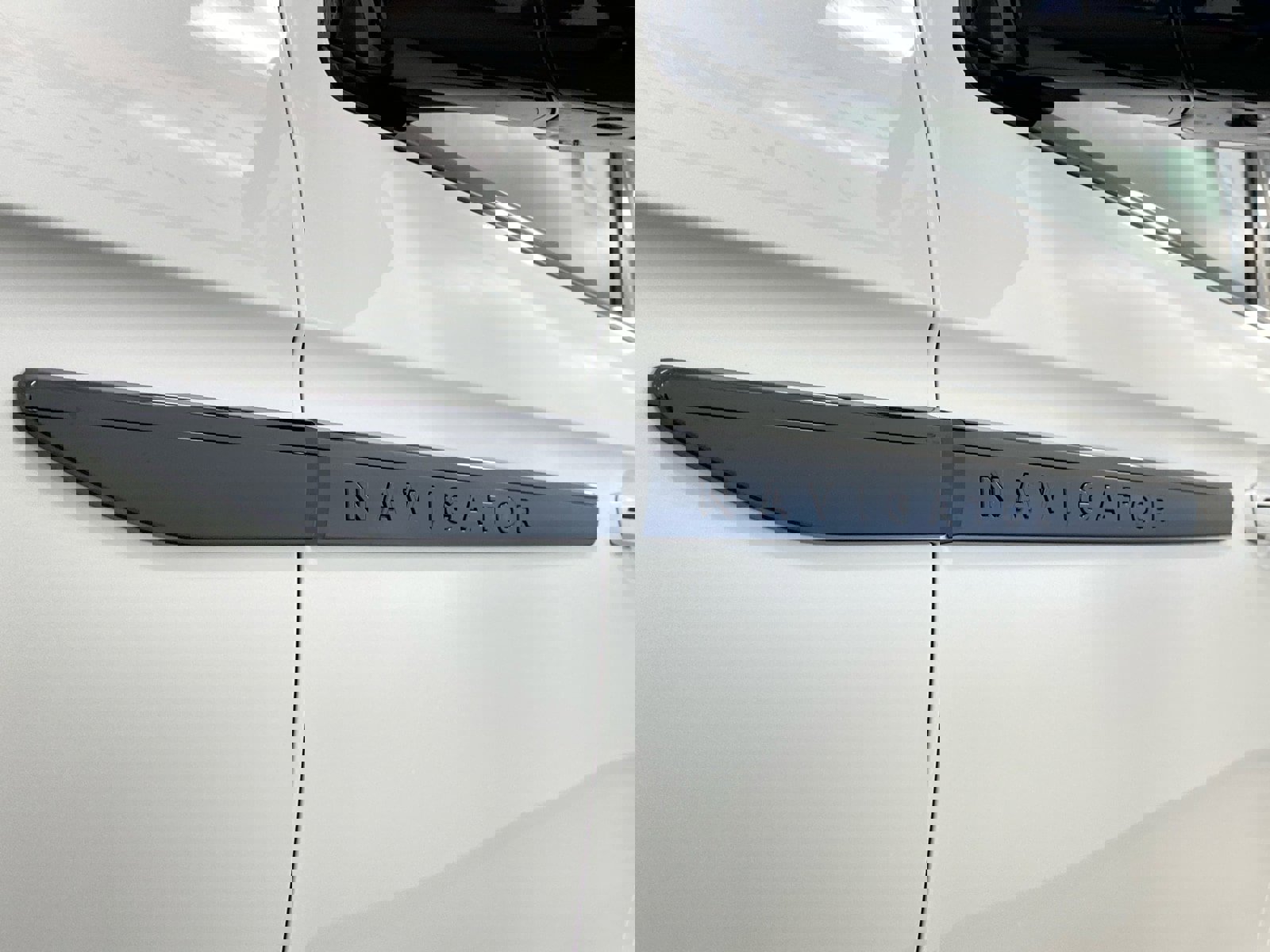 New 2026 Lincoln Navigator Reserve w/ Jet Appearance Package image 17