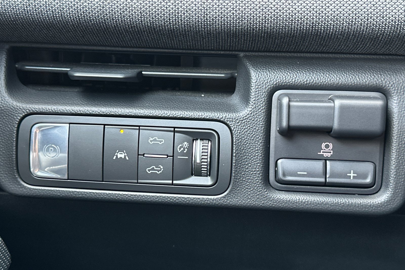 Used 2026 GMC Sierra EV Elevation image 32