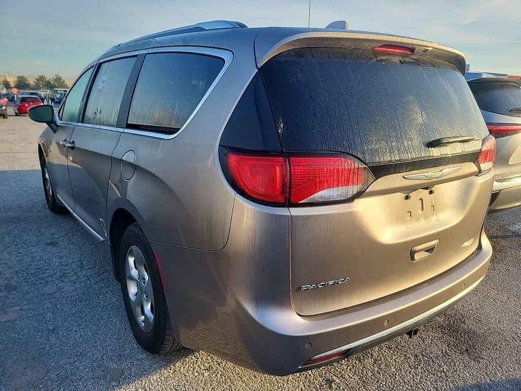 Used 2017 Chrysler Pacifica Touring-L Plus image 4