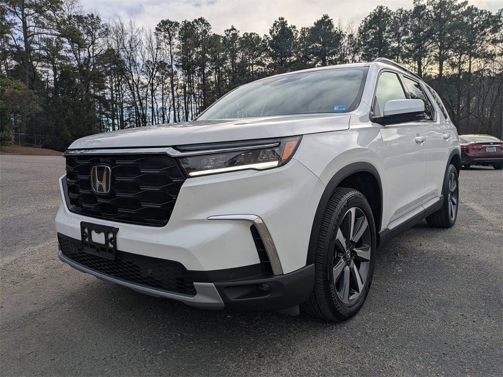 Used 2025 Honda Pilot Touring image 8