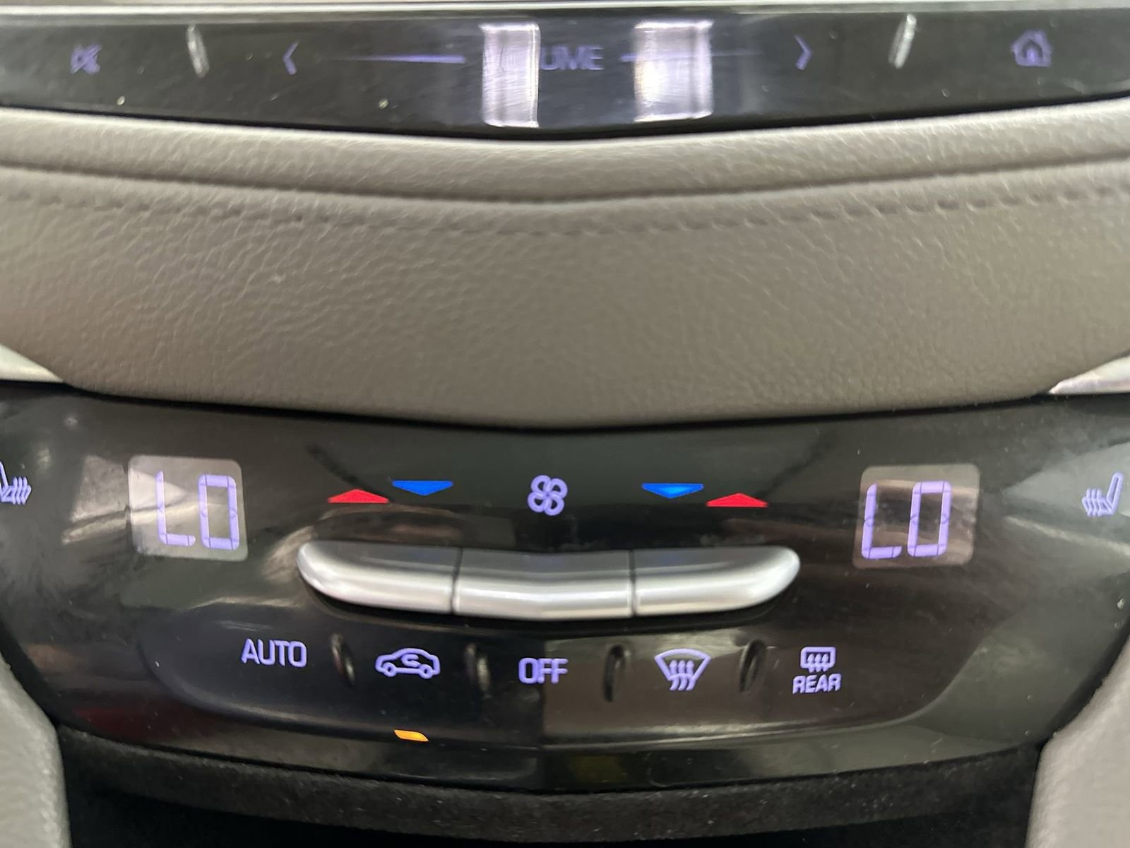 Used 2018 Cadillac XT5 Luxury w/ Driver Awareness Package image 23