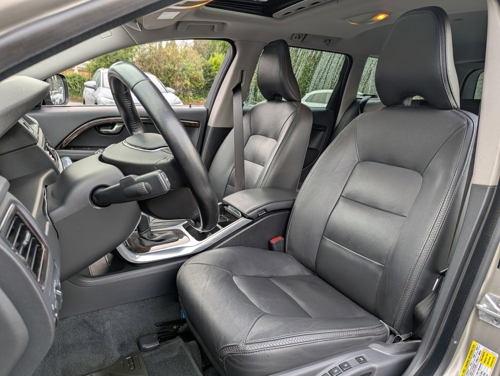 Used 2016 Volvo XC70 T5 Premier w/ Proximity Package image 25