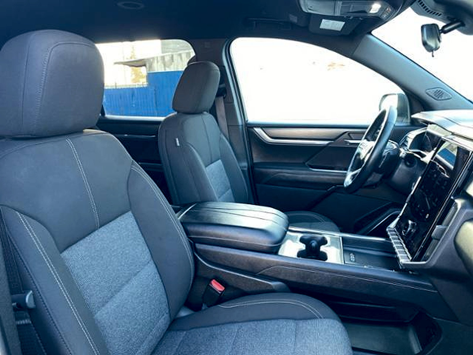 Used 2025 GMC Acadia Elevation AWD/4WD image 25