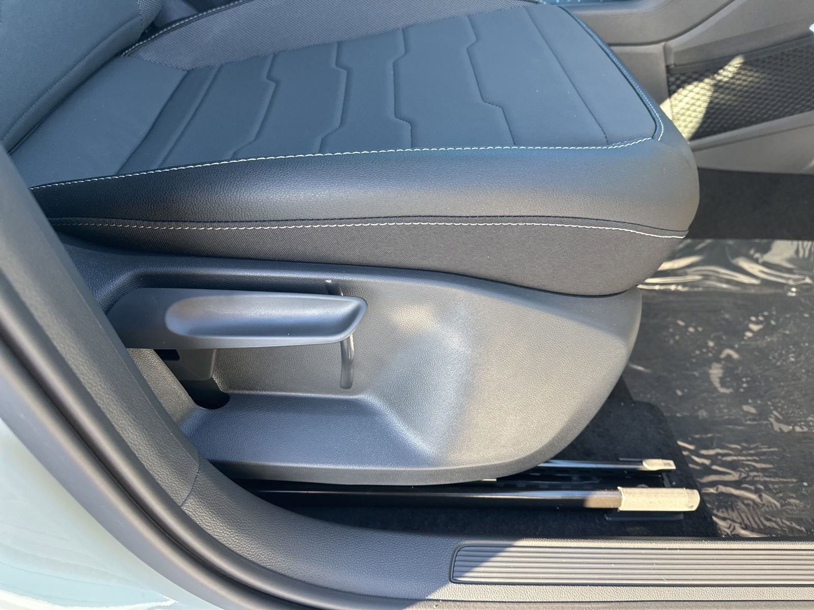 New 2026 Volkswagen Taos SE image 34