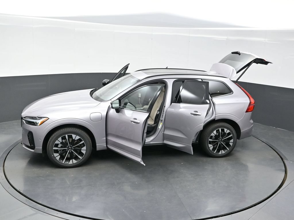New 2026 Volvo XC60 T8 Plus w/ Climate Package PRO AWD/4WD image 40