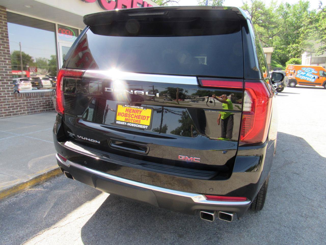 Used 2025 GMC Yukon XL Denali AWD/4WD image 3