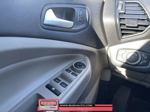 Used 2018 Ford Escape SE image 16