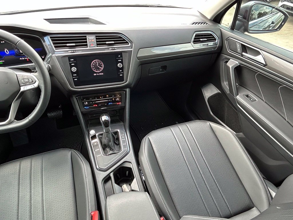 Certified 2023 Volkswagen Tiguan SE w/ Panoramic Sunroof Package FWD image 11