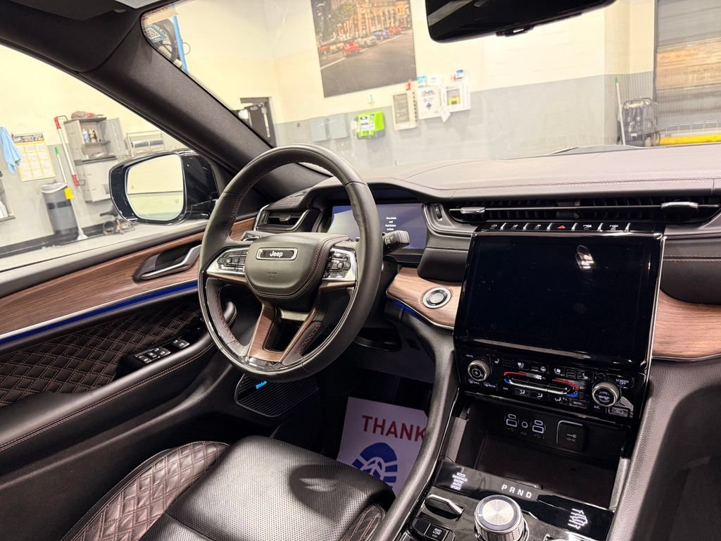 Used 2024 Jeep Grand Cherokee L Summit w/ Advanced Protech Group IV AWD/4WD image 32