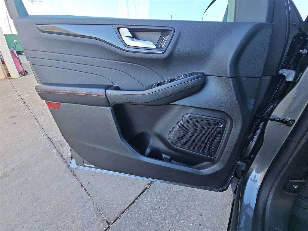 Used 2025 Ford Escape ST-Line image 25