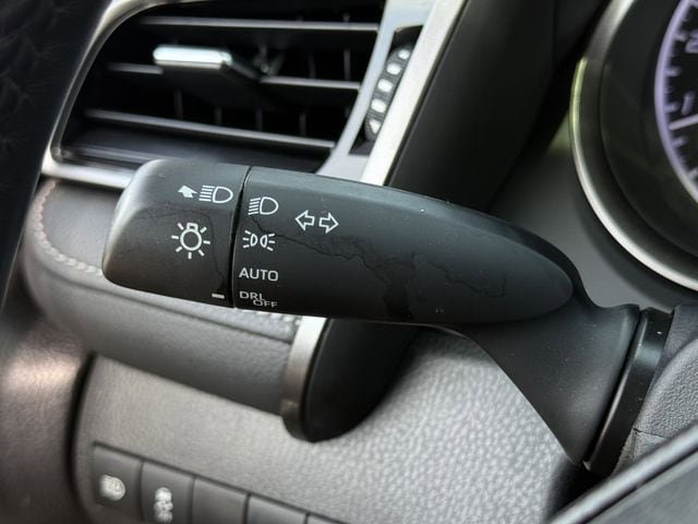 Used 2021 Toyota Camry SE FWD image 18