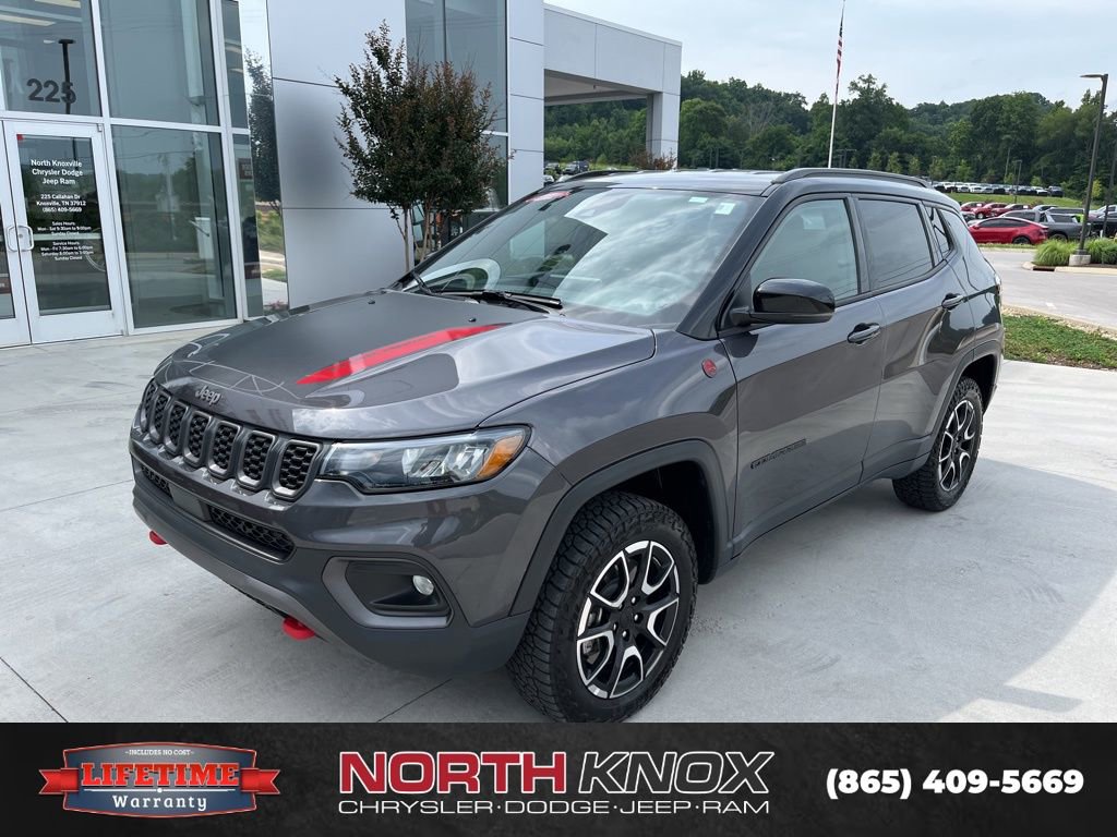 Used 2024 Jeep Compass Trailhawk AWD/4WD image 1