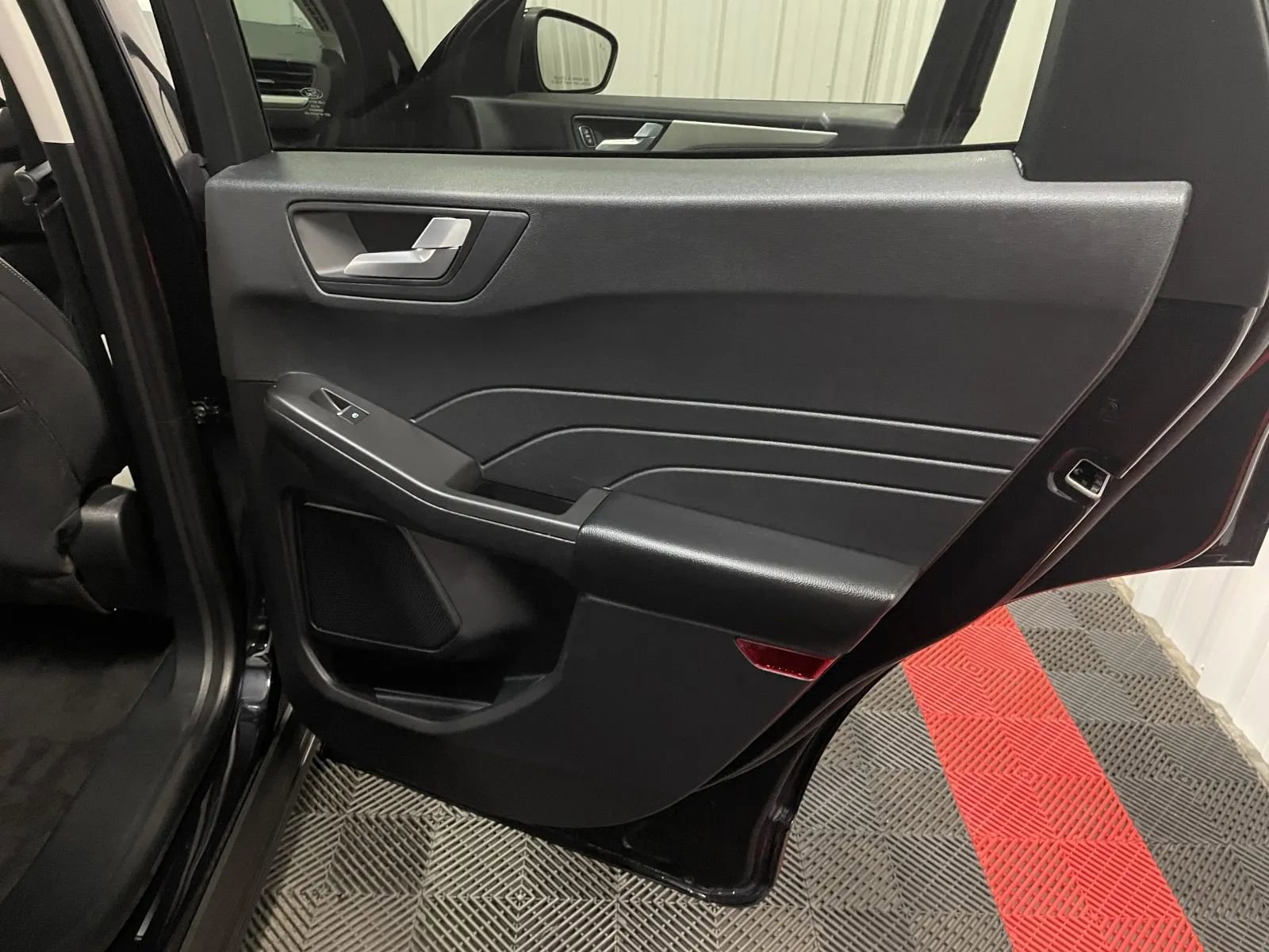 Used 2021 Ford Escape SE image 40