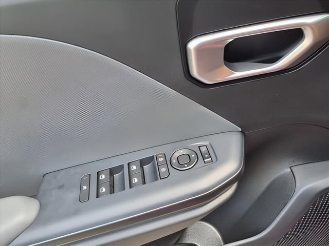 New 2025 Kia K4 LXS image 16