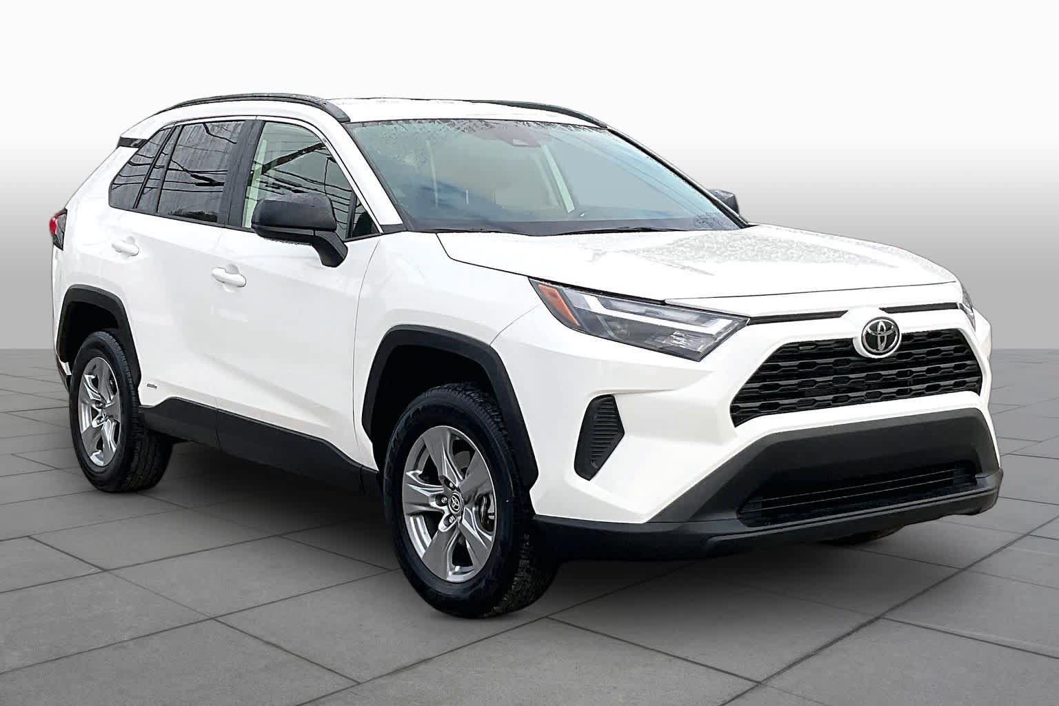 Used 2025 Toyota RAV4 LE AWD/4WD image 3