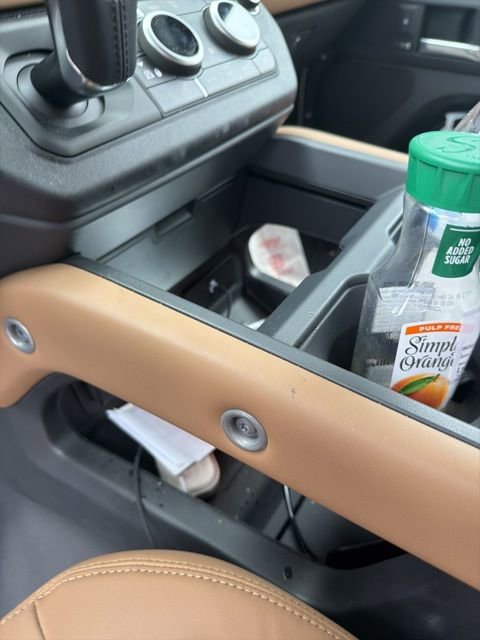 Used 2025 Land Rover Defender 110 X-Dynamic SE image 21