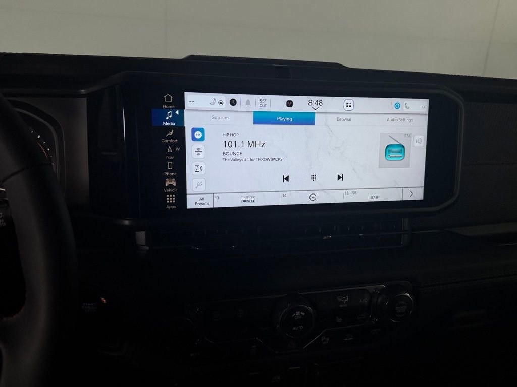 Used 2024 Jeep Wrangler Unlimited Rubicon w/ Capability Package image 19