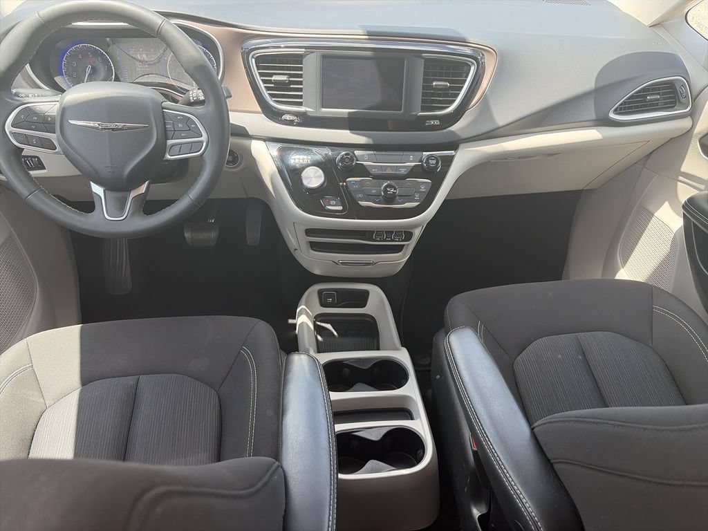 Used 2023 Chrysler Voyager LX FWD image 17