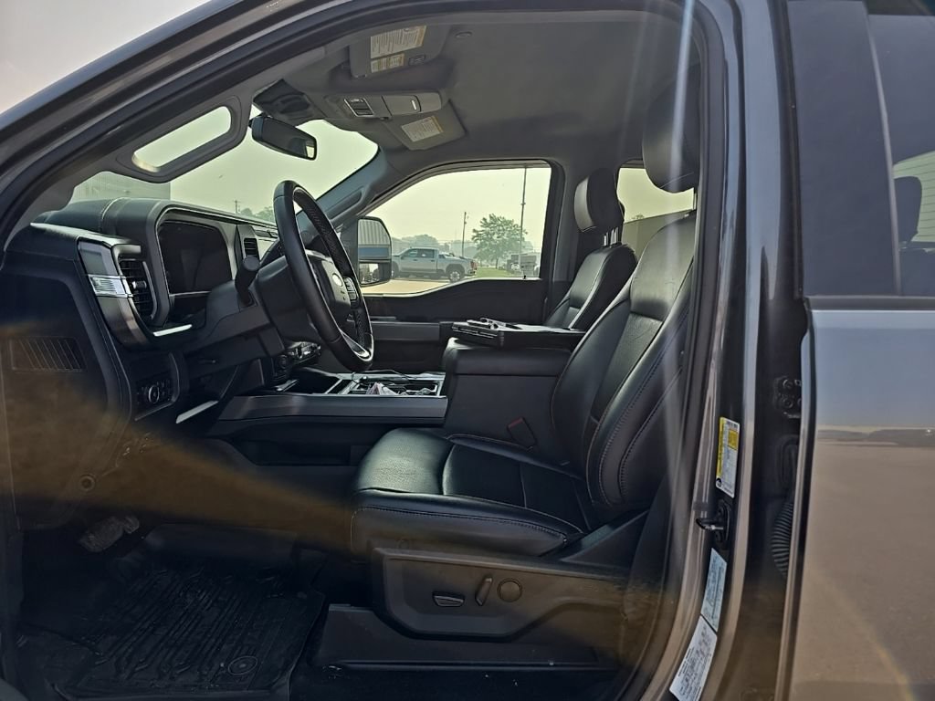 Used 2025 Ford F250 Lariat w/ Black Appearance Package AWD/4WD image 9