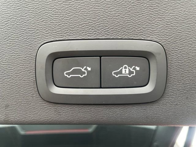 Certified 2024 Volvo XC40 B5 Plus w/ Protection Package Premier image 10