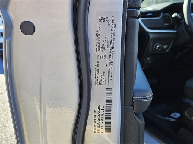 New 2025 Jeep Grand Cherokee L Laredo image 7