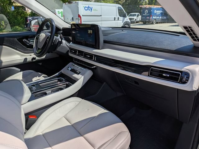 Certified 2025 Lincoln Aviator Reserve w/ Illumination Package AWD/4WD image 32