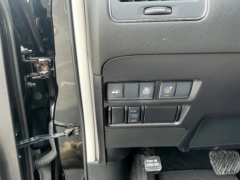 Certified 2024 Nissan Armada Platinum w/ Captain's Chairs Package image 15