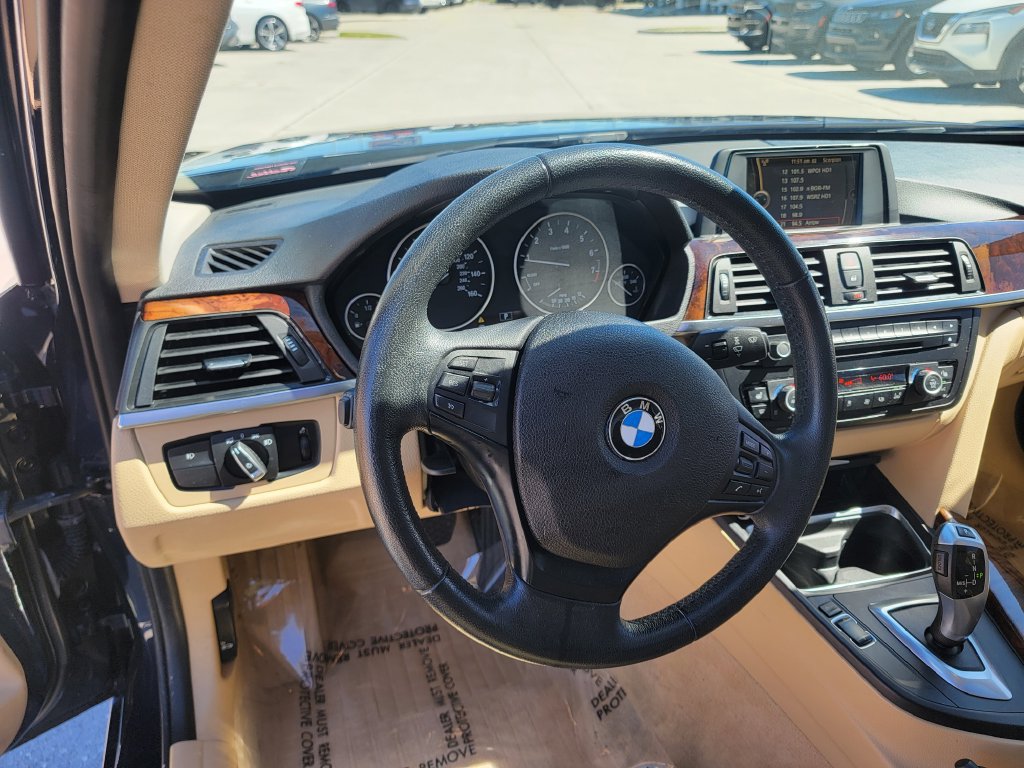 Used 2014 BMW 320i xDrive Sedan AWD/4WD image 16