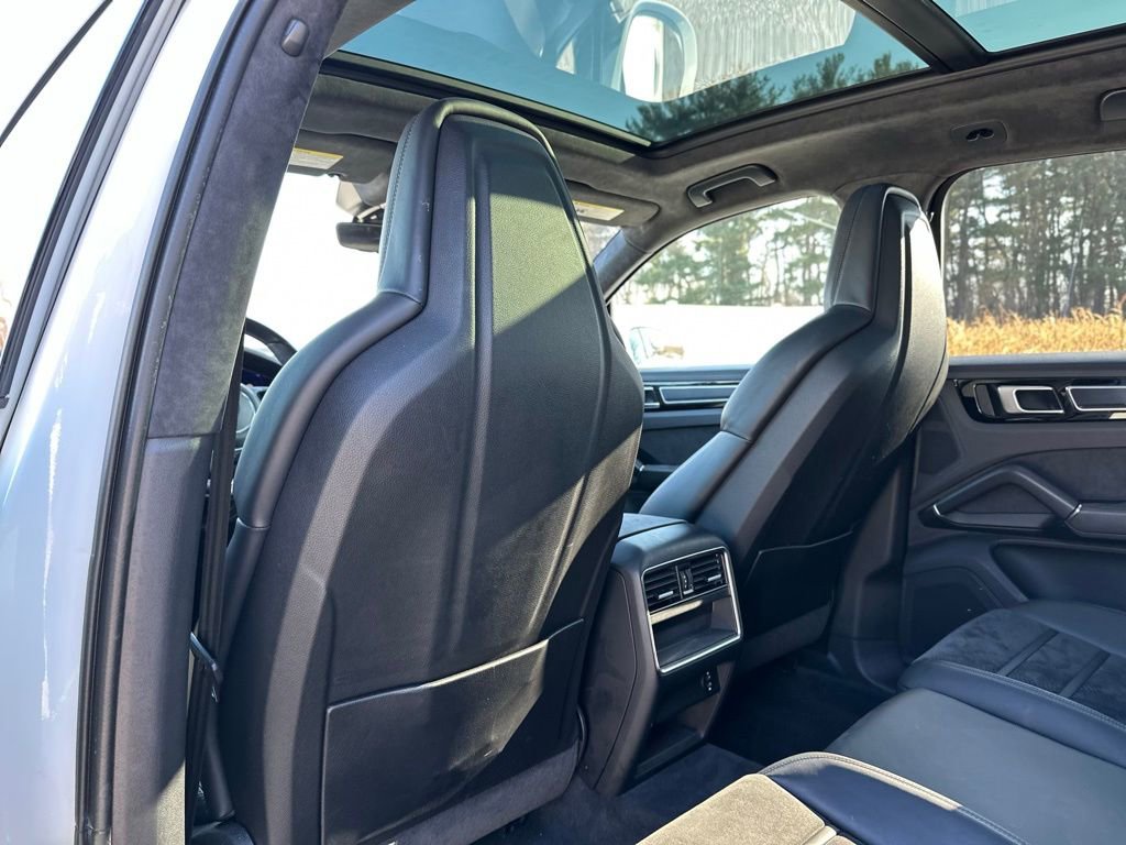 Used 2022 Porsche Cayenne GTS image 22