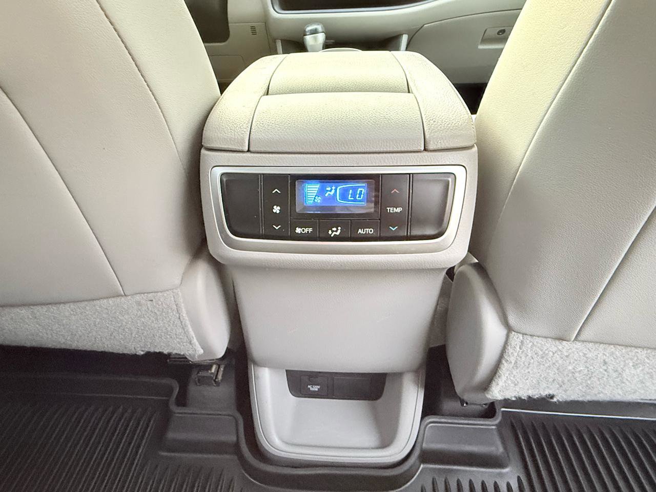 Used 2019 Toyota Highlander XLE AWD/4WD image 26