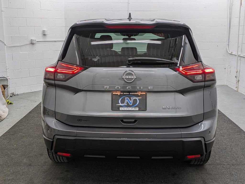 Used 2024 Nissan Rogue SV image 21