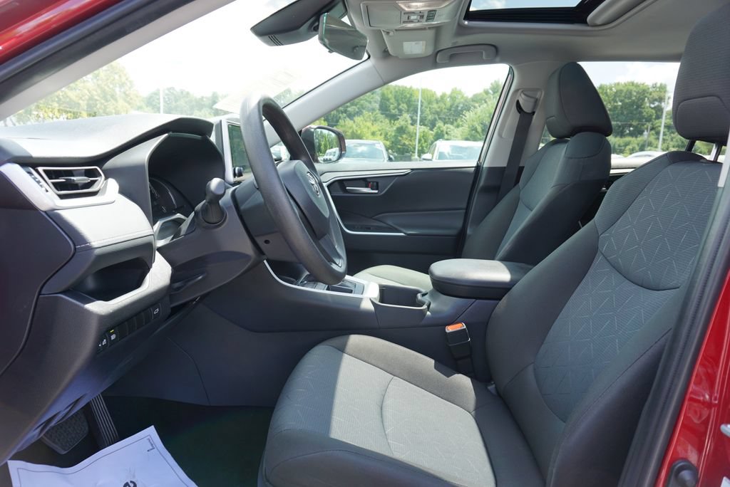 Used 2025 Toyota RAV4 XLE w/ Convenience Package FWD image 12