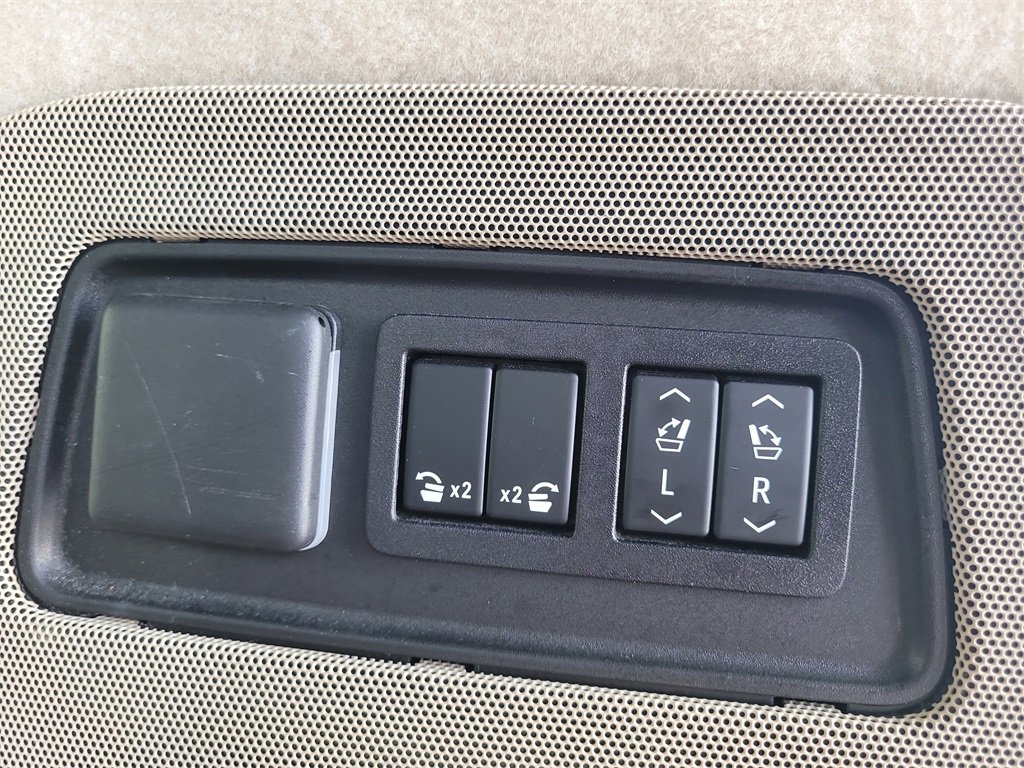 Used 2022 Cadillac Escalade ESV Premium Luxury image 9