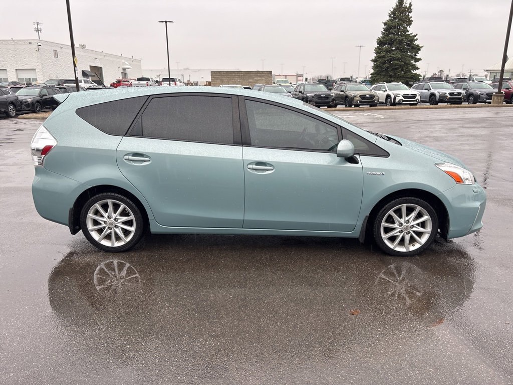 Used 2014 Toyota Prius V Three image 2