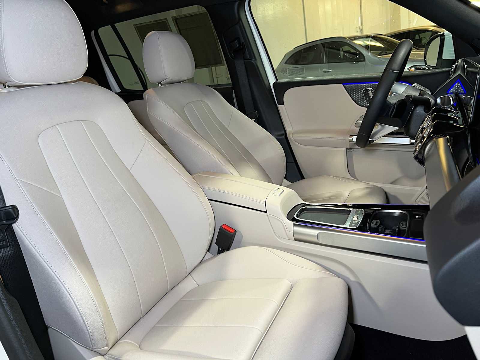 Used 2025 Mercedes-Benz GLB 250 GLB 250 image 13