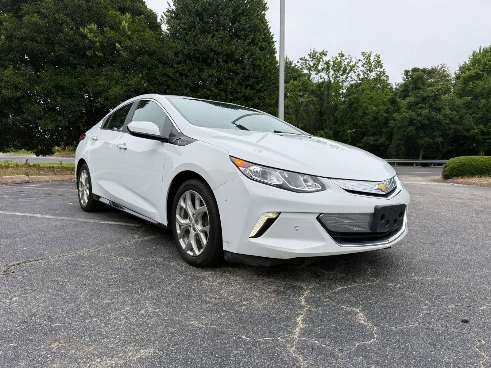 Used 2017 Chevrolet Volt Premier w/ Driver Confidence II Package FWD image 1