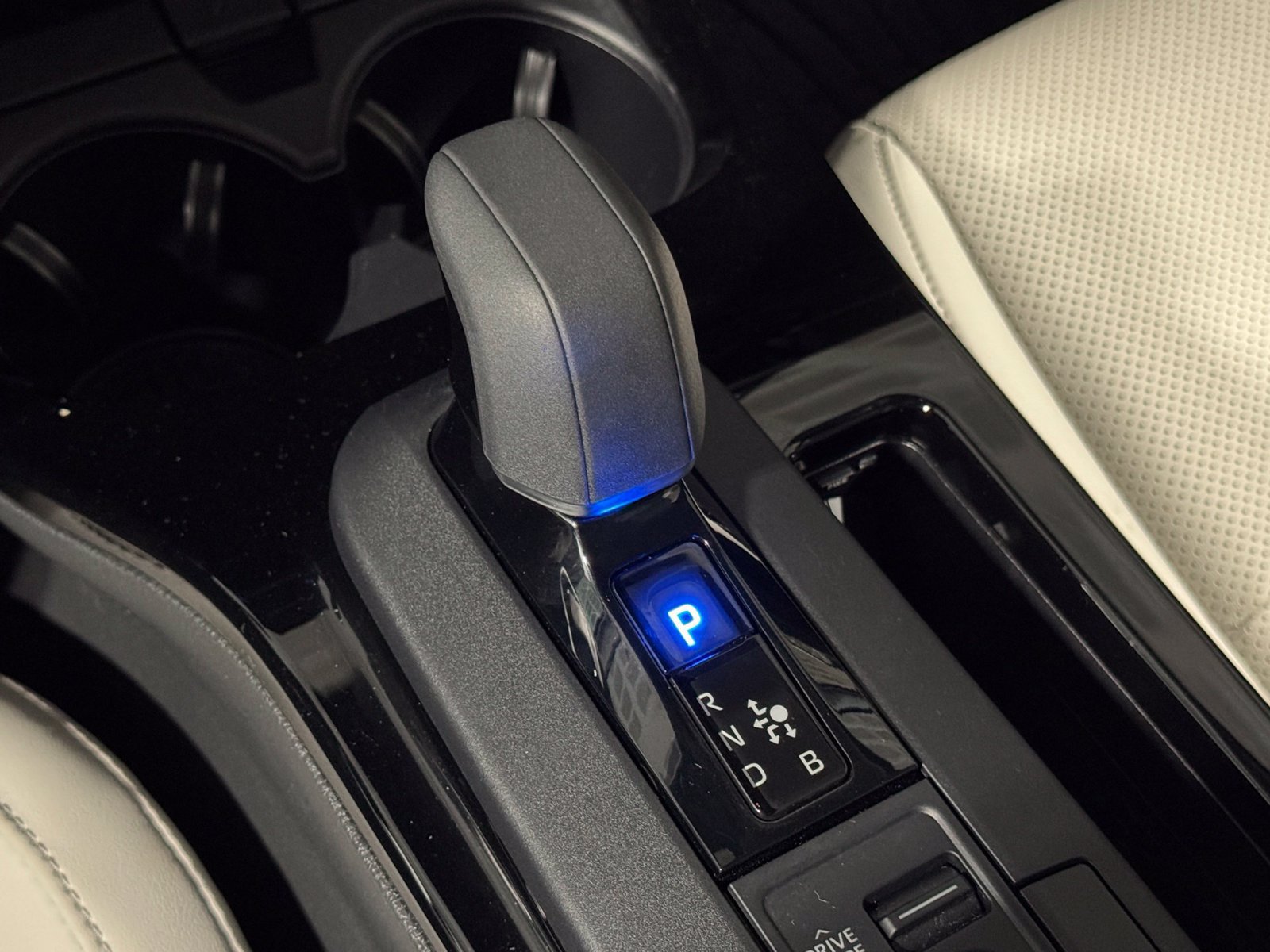 Used 2025 Toyota Prius XLE AWD/4WD image 21