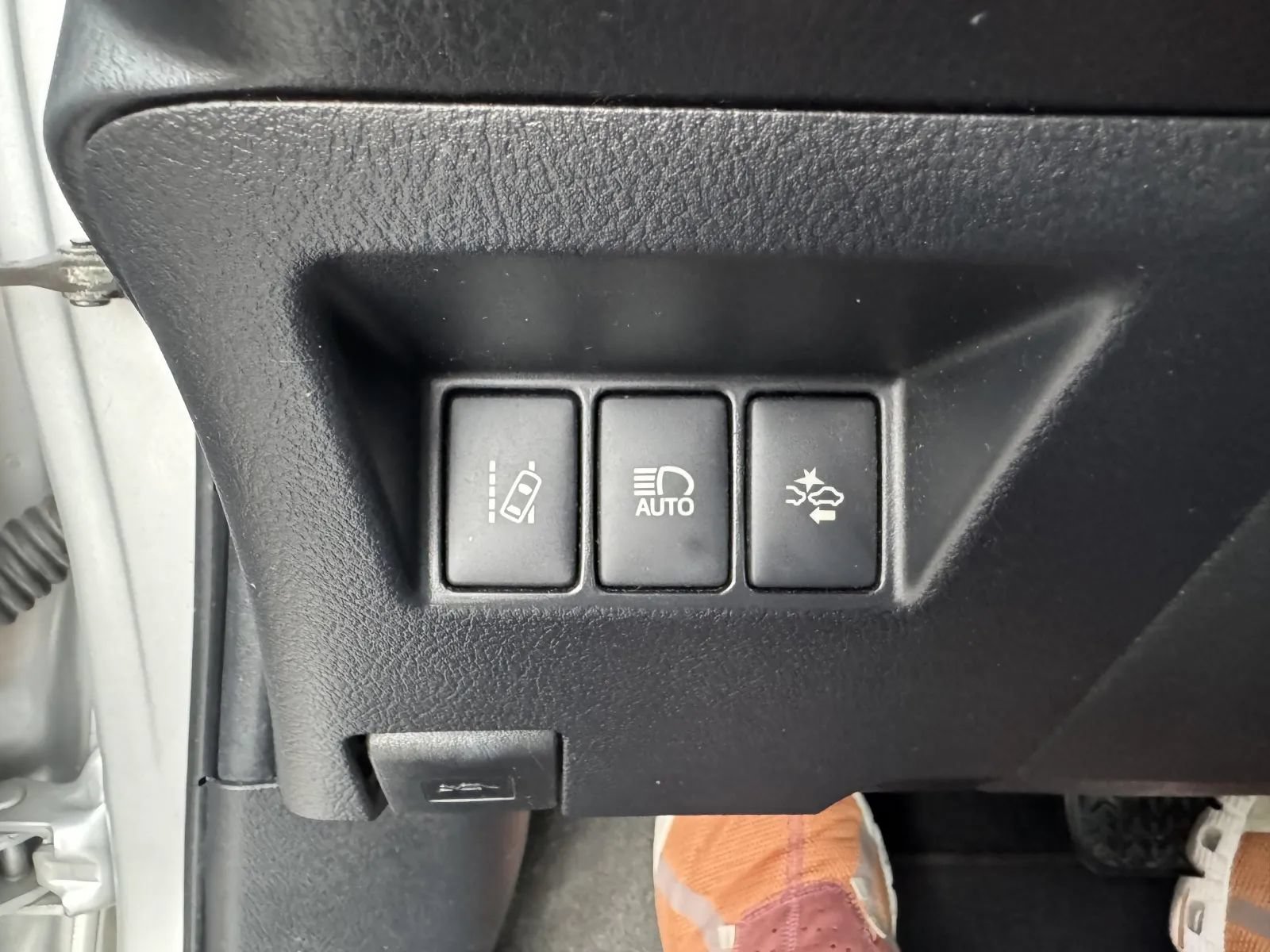 Used 2018 Toyota Yaris SE w/ Carpet Mat Package FWD image 17