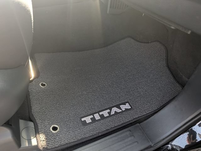 Used 2020 Nissan Titan SV w/ SV Convenience Package RWD image 26