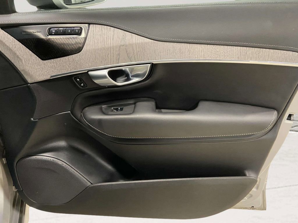 Used 2023 Volvo XC90 B6 Ultimate image 28