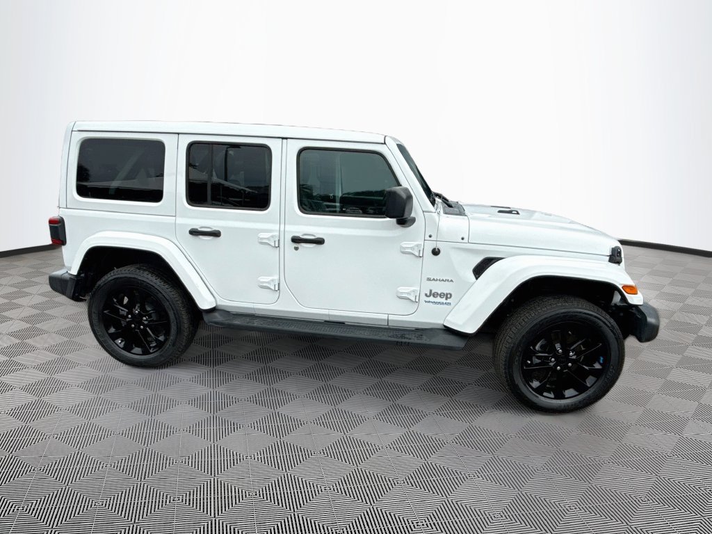 Used 2022 Jeep Wrangler Unlimited Sahara w/ Cold Weather Group AWD/4WD image 5