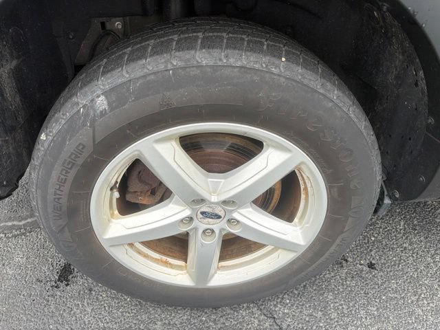 Used 2017 Ford Explorer XLT w/ Equipment Group 202A AWD/4WD image 28