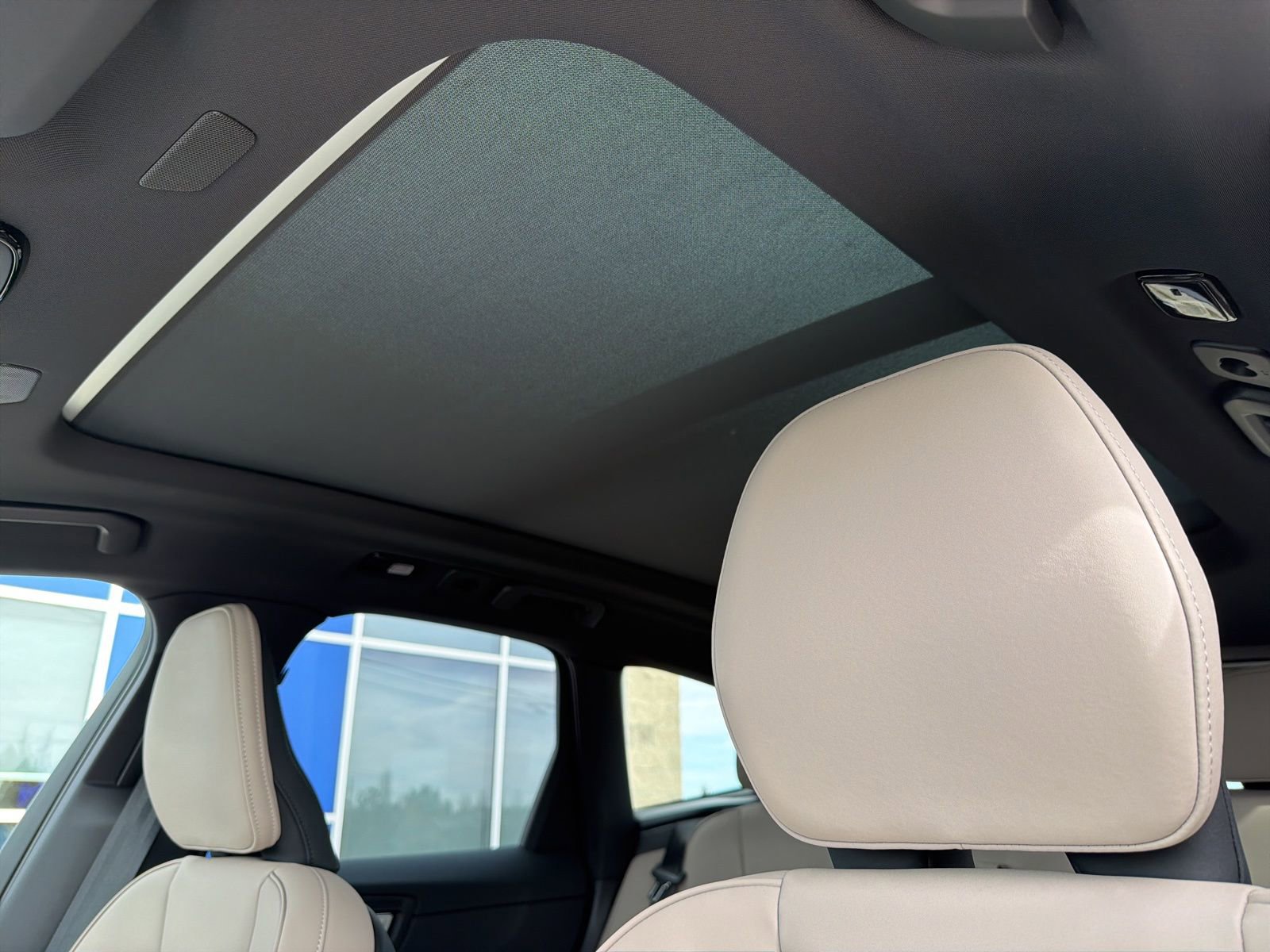 New 2026 Volvo XC60 T8 Plus w/ Protection Package Premier image 17