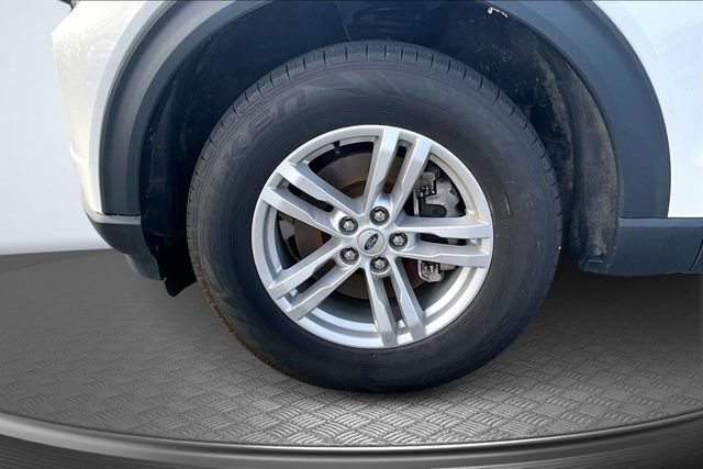 Used 2023 Ford Explorer XLT AWD/4WD image 33