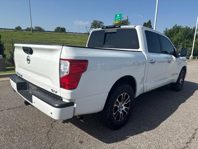 Used 2020 Nissan Titan SV w/ SV Convenience Package RWD image 4
