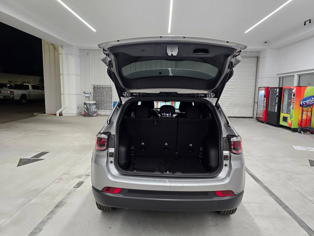 Used 2023 Jeep Compass Sport image 35