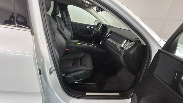 Used 2023 Volvo XC60 B5 Core w/ Climate Package AWD/4WD image 29